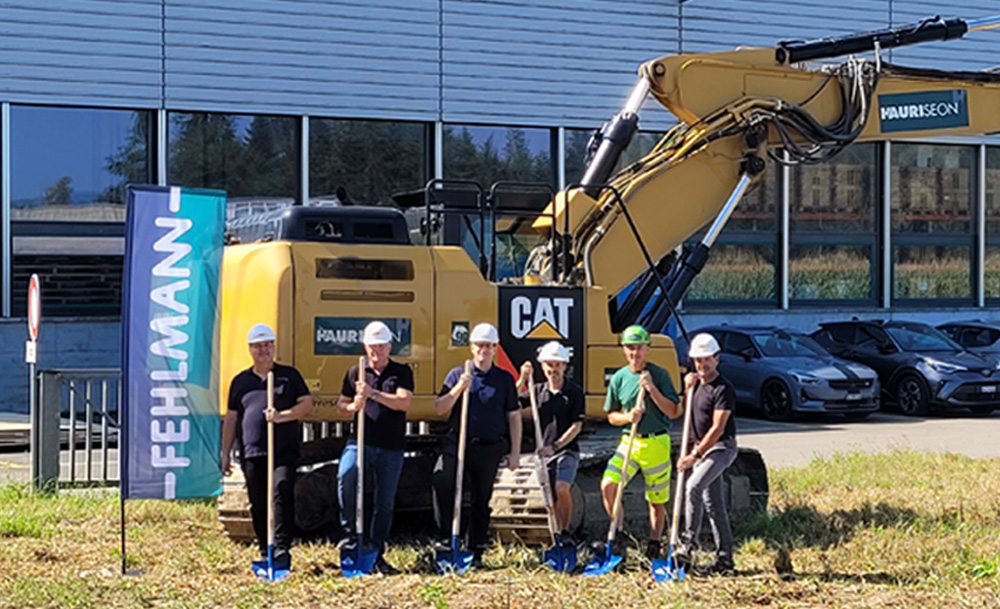 Premier coup de pelle chez Fehlmann AG pour la nouvelle halle de montage et d'ingénierie